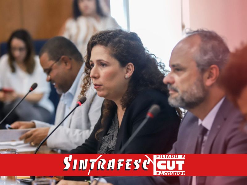 A ministra Esther Dweck e o secretário de Gestão de Pessoas, José Celso Cardoso