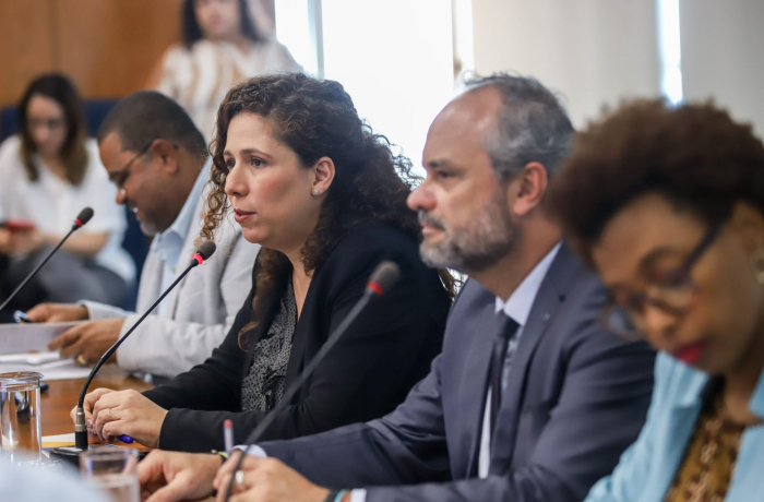 A ministra Esther Dweck e o secretário de Gestão de Pessoas, José Celso Cardoso